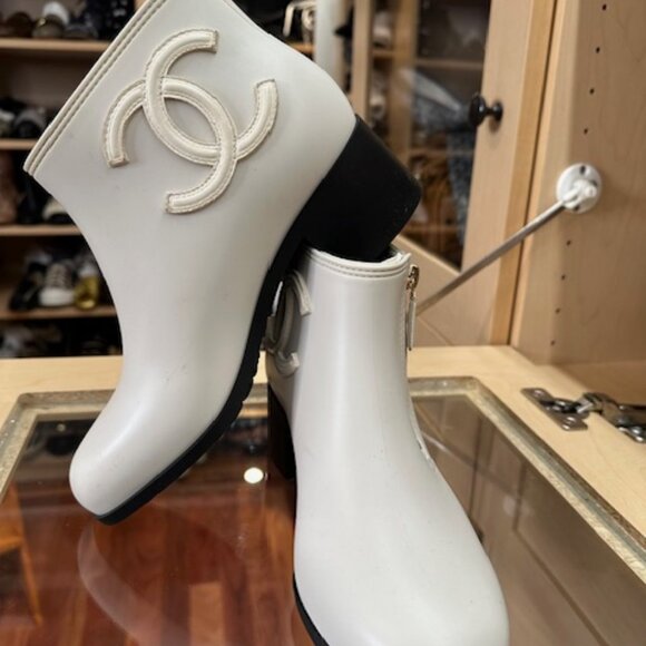 Chanel Interlocking CC Logo Size 38 Rubber Rain Boots - Picture 6 of 10